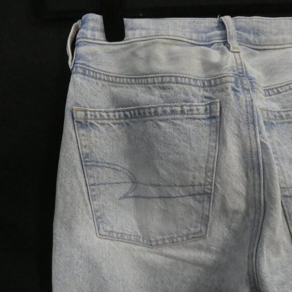 AMERICAN EAGLE | size 2 - short | Light Wash Straight Leg Jeans - Picture 10 of 16
